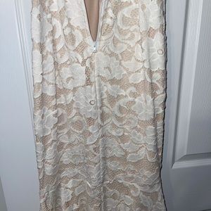 Wedding/prom dress never been worn excellent condition